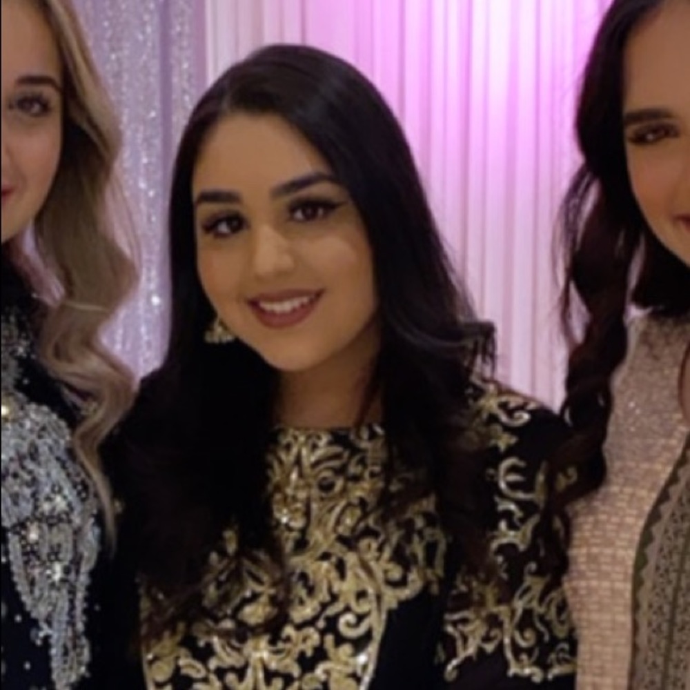 Meet your Posher, Adeen
